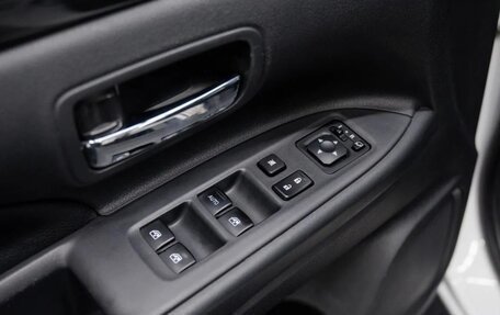 Mitsubishi Outlander III рестайлинг 3, 2017 год, 2 500 000 рублей, 4 фотография