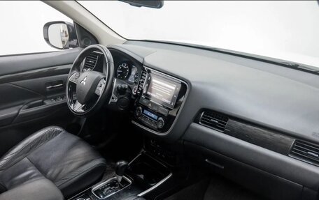 Mitsubishi Outlander III рестайлинг 3, 2017 год, 2 500 000 рублей, 5 фотография