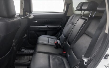 Mitsubishi Outlander III рестайлинг 3, 2017 год, 2 500 000 рублей, 20 фотография