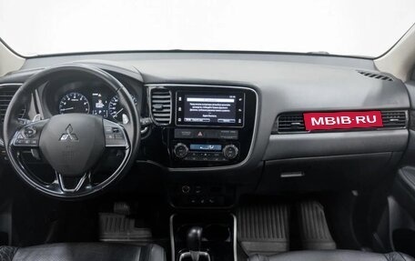 Mitsubishi Outlander III рестайлинг 3, 2017 год, 2 500 000 рублей, 19 фотография