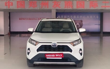 Toyota RAV4, 2020 год, 3 180 000 рублей, 2 фотография