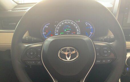 Toyota RAV4, 2020 год, 3 180 000 рублей, 9 фотография