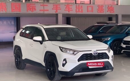 Toyota RAV4, 2020 год, 3 180 000 рублей, 3 фотография