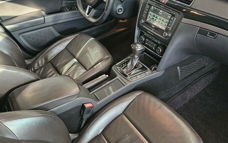 Skoda Superb III рестайлинг, 2012 год, 1 395 000 рублей, 28 фотография