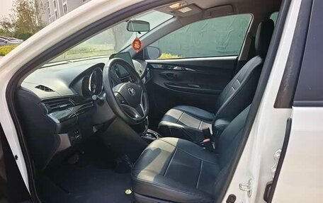 Toyota Yaris XP150 рестайлинг, 2022 год, 1 340 000 рублей, 10 фотография