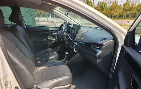 Toyota Yaris XP150 рестайлинг, 2022 год, 1 340 000 рублей, 9 фотография