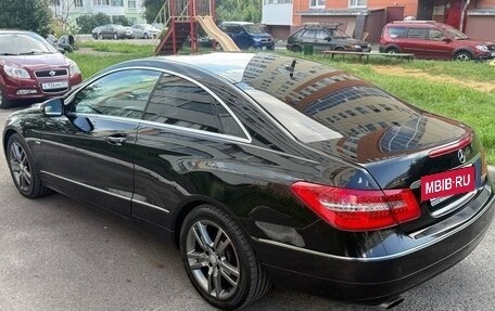 Mercedes-Benz E-Класс, 2011 год, 1 090 000 рублей, 5 фотография