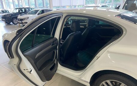 Volkswagen Passat B8 рестайлинг, 2017 год, 1 880 000 рублей, 15 фотография