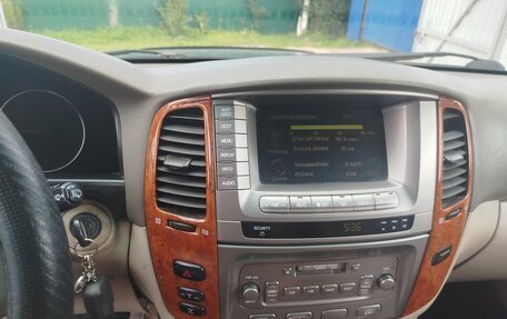 Toyota Land Cruiser 100 рестайлинг 2, 2004 год, 1 500 000 рублей, 17 фотография