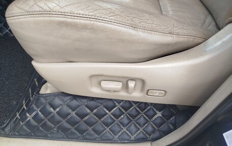 Toyota Land Cruiser 100 рестайлинг 2, 2004 год, 1 500 000 рублей, 13 фотография
