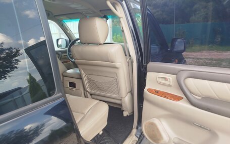 Toyota Land Cruiser 100 рестайлинг 2, 2004 год, 1 500 000 рублей, 26 фотография