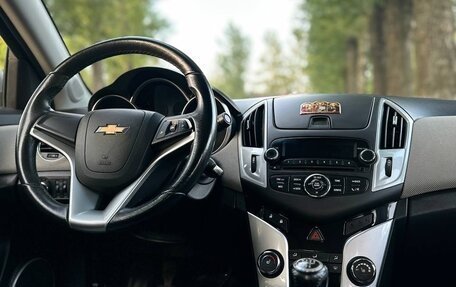Chevrolet Cruze II, 2013 год, 900 000 рублей, 21 фотография