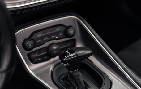 Dodge Challenger III рестайлинг 2, 2020 год, 4 340 000 рублей, 10 фотография