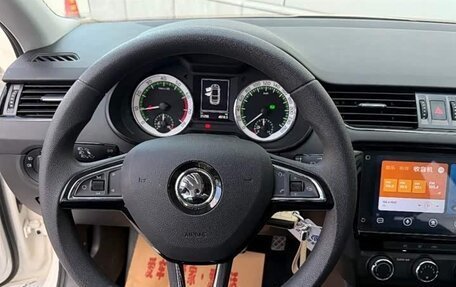 Skoda Octavia, 2022 год, 1 630 000 рублей, 6 фотография