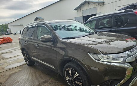 Mitsubishi Outlander III рестайлинг 3, 2020 год, 2 300 000 рублей, 3 фотография