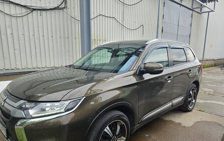 Mitsubishi Outlander III рестайлинг 3, 2020 год, 2 300 000 рублей, 2 фотография