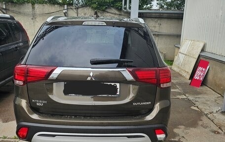 Mitsubishi Outlander III рестайлинг 3, 2020 год, 2 300 000 рублей, 4 фотография