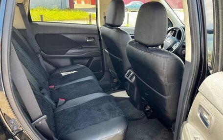 Mitsubishi Outlander III рестайлинг 3, 2019 год, 2 800 000 рублей, 18 фотография