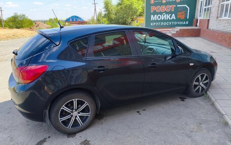 Opel Astra J, 2010 год, 710 000 рублей, 1 фотография