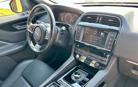 Jaguar F-Pace, 2017 год, 2 990 000 рублей, 18 фотография