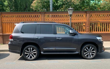 Toyota Land Cruiser 200, 2019 год, 12 000 000 рублей, 10 фотография