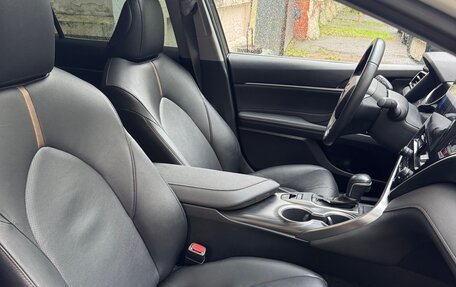 Toyota Camry, 2022 год, 2 600 000 рублей, 10 фотография