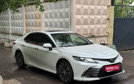 Toyota Camry, 2022 год, 2 600 000 рублей, 2 фотография