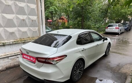 Toyota Camry, 2022 год, 2 600 000 рублей, 3 фотография
