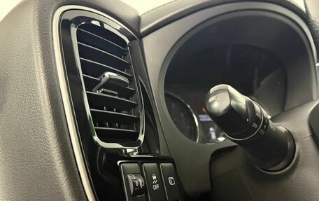 Mitsubishi Outlander III рестайлинг 3, 2021 год, 1 830 000 рублей, 11 фотография
