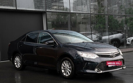 Toyota Camry, 2017 год, 2 395 000 рублей, 3 фотография