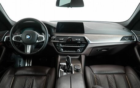 BMW 5 серия, 2019 год, 3 490 000 рублей, 15 фотография
