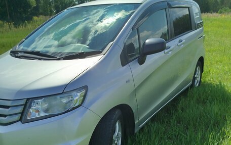 Honda Freed I, 2011 год, 850 000 рублей, 2 фотография