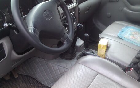 Toyota Land Cruiser 100 рестайлинг 2, 2004 год, 2 500 000 рублей, 6 фотография