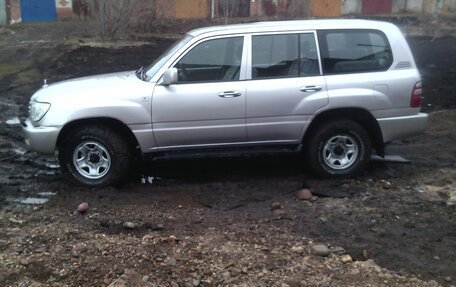Toyota Land Cruiser 100 рестайлинг 2, 2004 год, 2 500 000 рублей, 2 фотография