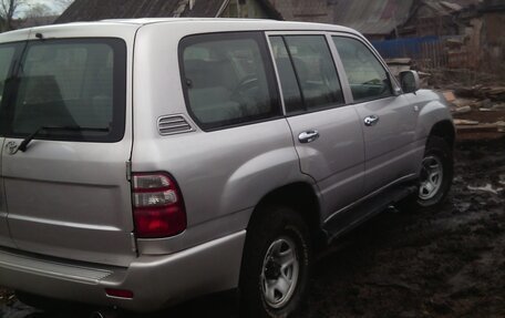 Toyota Land Cruiser 100 рестайлинг 2, 2004 год, 2 500 000 рублей, 12 фотография