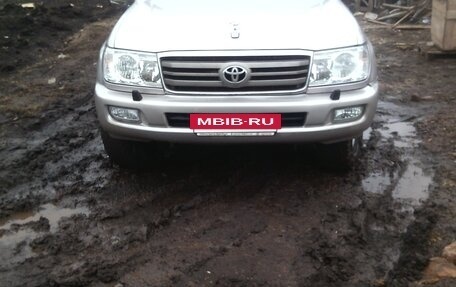 Toyota Land Cruiser 100 рестайлинг 2, 2004 год, 2 500 000 рублей, 3 фотография