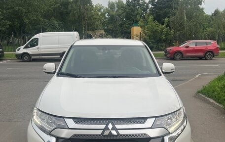 Mitsubishi Outlander III рестайлинг 3, 2019 год, 2 256 500 рублей, 1 фотография