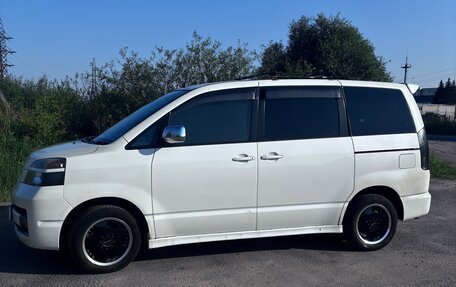 Toyota Voxy II, 2002 год, 840 000 рублей, 3 фотография