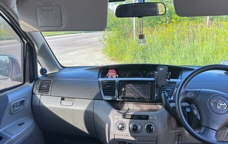 Toyota Voxy II, 2002 год, 840 000 рублей, 10 фотография