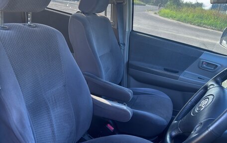 Toyota Voxy II, 2002 год, 840 000 рублей, 28 фотография