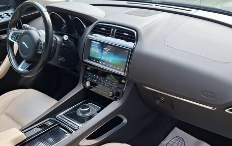 Jaguar F-Pace, 2020 год, 2 460 000 рублей, 10 фотография
