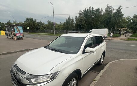 Mitsubishi Outlander III рестайлинг 3, 2019 год, 2 256 500 рублей, 3 фотография