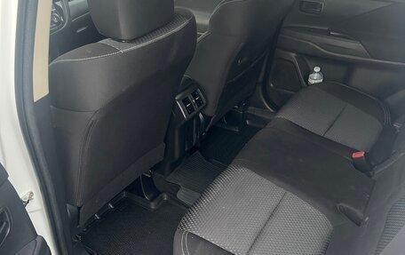 Mitsubishi Outlander III рестайлинг 3, 2019 год, 2 256 500 рублей, 8 фотография