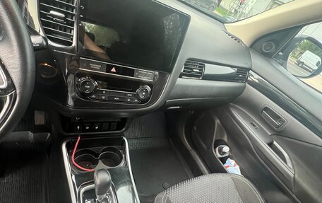 Mitsubishi Outlander III рестайлинг 3, 2019 год, 2 256 500 рублей, 12 фотография