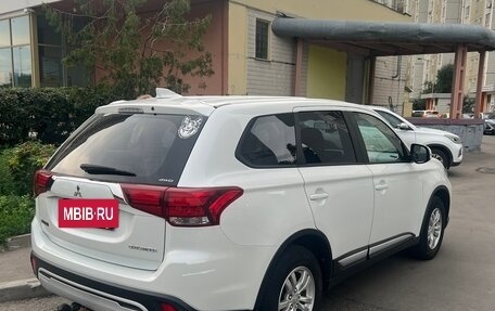 Mitsubishi Outlander III рестайлинг 3, 2019 год, 2 256 500 рублей, 6 фотография