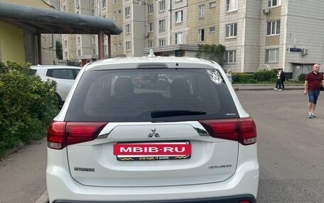 Mitsubishi Outlander III рестайлинг 3, 2019 год, 2 256 500 рублей, 4 фотография