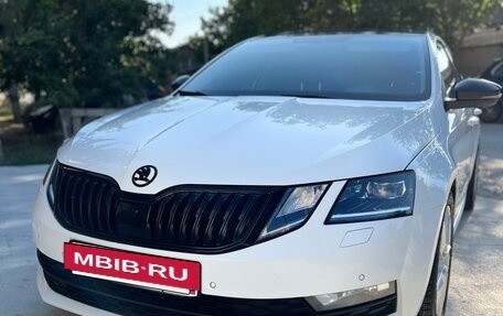 Skoda Octavia, 2017 год, 1 890 000 рублей, 2 фотография