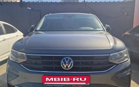 Volkswagen Tiguan II, 2021 год, 2 900 000 рублей, 2 фотография