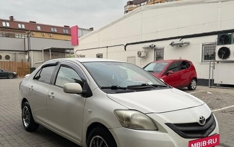 Toyota Yaris III рестайлинг, 2007 год, 530 000 рублей, 2 фотография