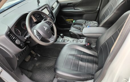 Mitsubishi Outlander III рестайлинг 3, 2014 год, 1 150 000 рублей, 2 фотография